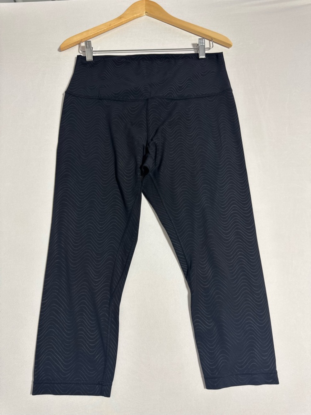 lululemon athletica Cropped Black Wave-Print Leggings